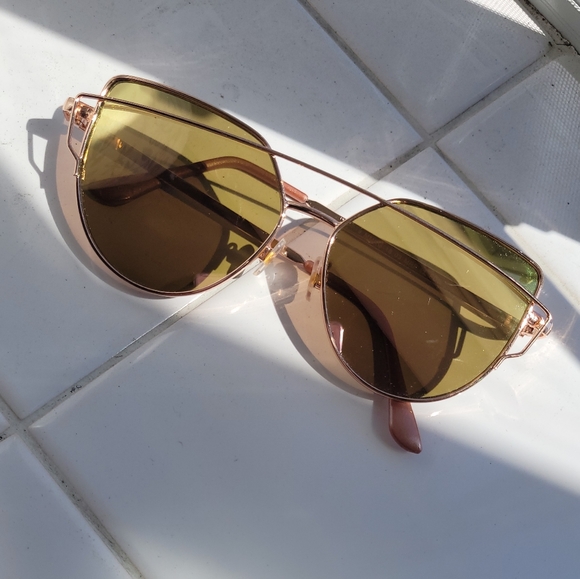 Accessories - 4/$25 Pink reflective sunnies